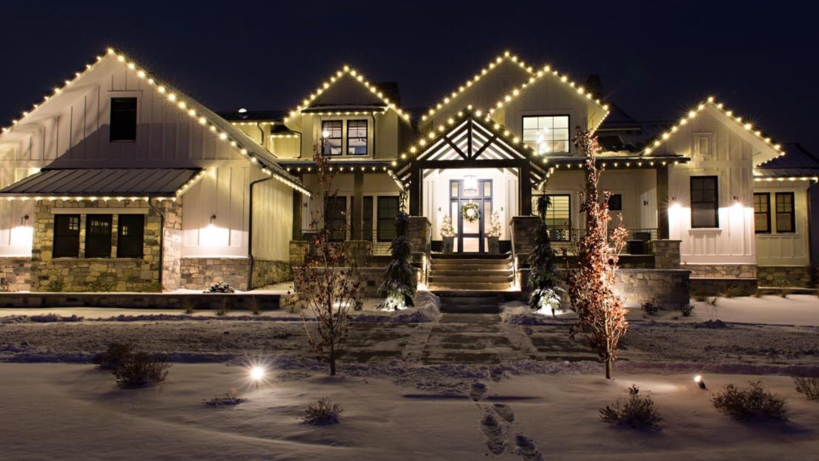 https://brilliantchristmaslights.com/wp-content/uploads/2021/04/christmas-light-installation-company-in-fort-collins-co-1.jpg